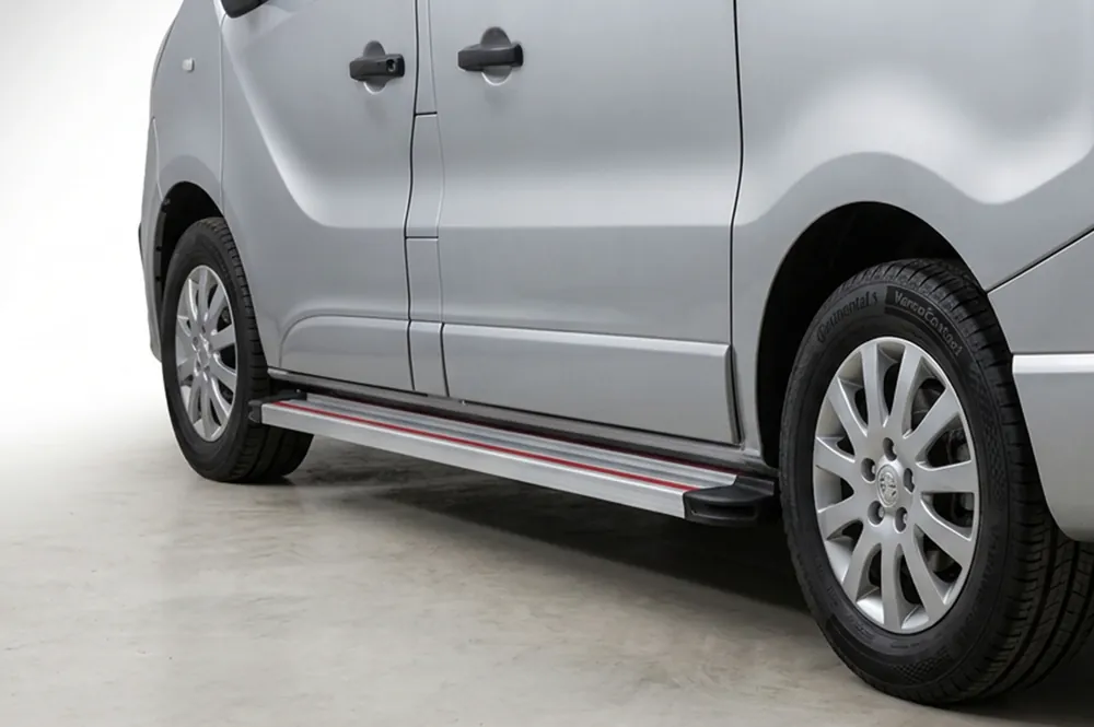 Renault Trafic 2001–2015 Praguri Laterale Maya Rosu-Gri (2 buc, Aluminiu) Ampatament lung | Calitate excelentă
